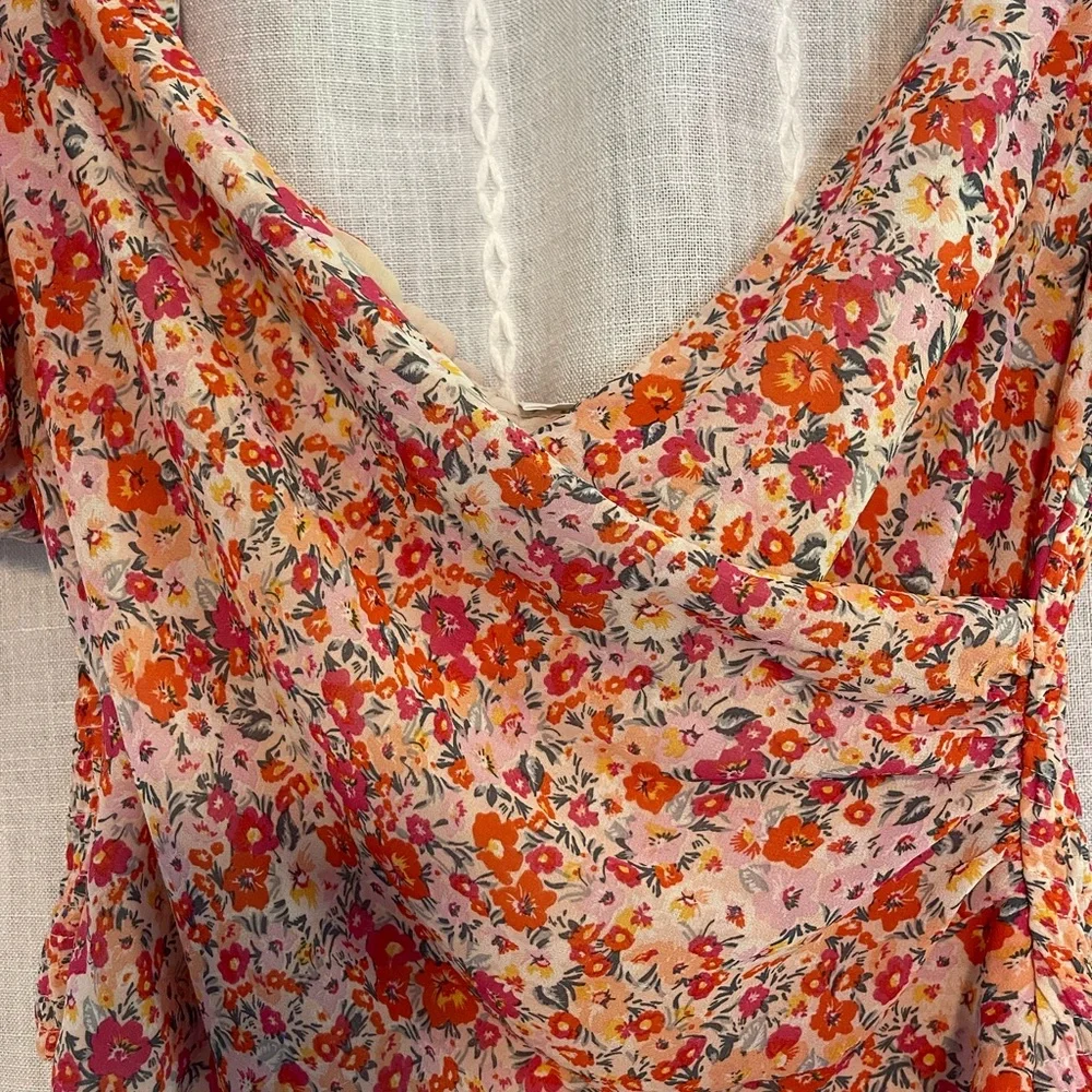 NWOT ASTR Floral Puff Sleeve Top - Picture 2 of 5